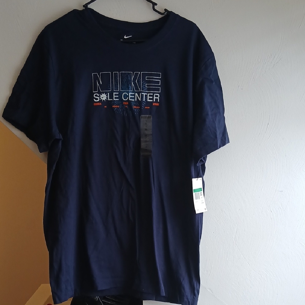 Nike Men's Dark Blue Graphic Tee